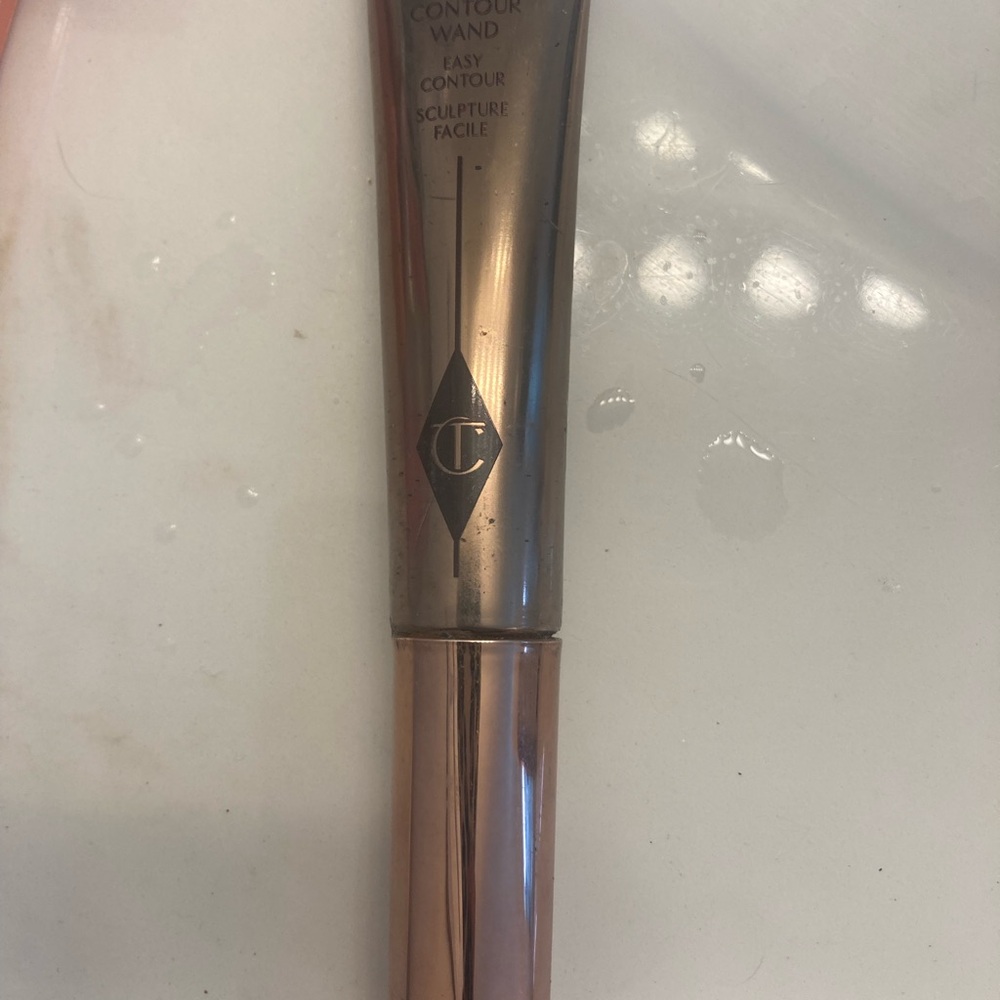 Charlotte Tilbury Contour Wand - color is meduim dark - Used once.